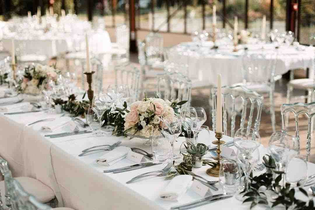 Comment décorer un décor de table de mariage?